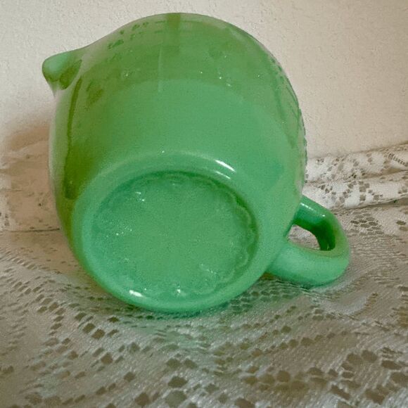 Jadeite Green Vintage Style 2 Cup Measuring & Mixing Cup Depression Style Glass - Picture 3 of 4